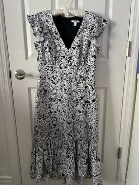 Bar III Black & White Speckled V‑Neck Flutter Sleeve Midi Dress